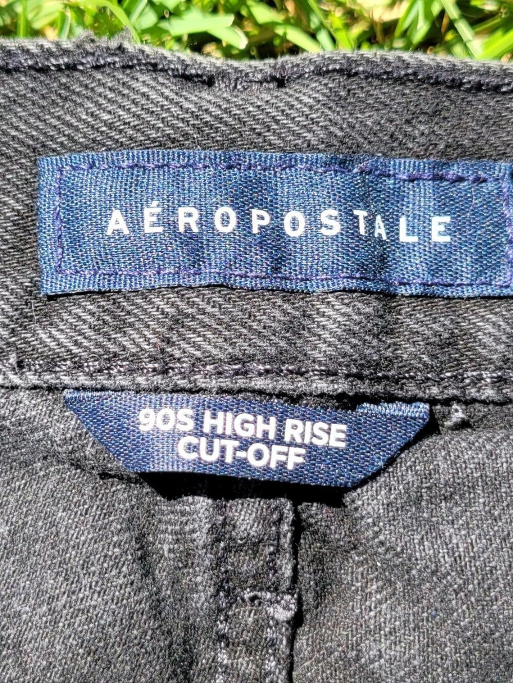 Aeropostale 90's High Rise Cut Offs Womens Size 2 Button Front Black 28W Shorts - Picture 5 of 6